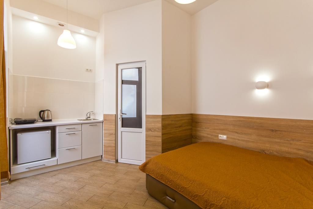 Mini Smart Apartments On Shpytalna 13- Economy Apartment Leopoli Esterno foto
