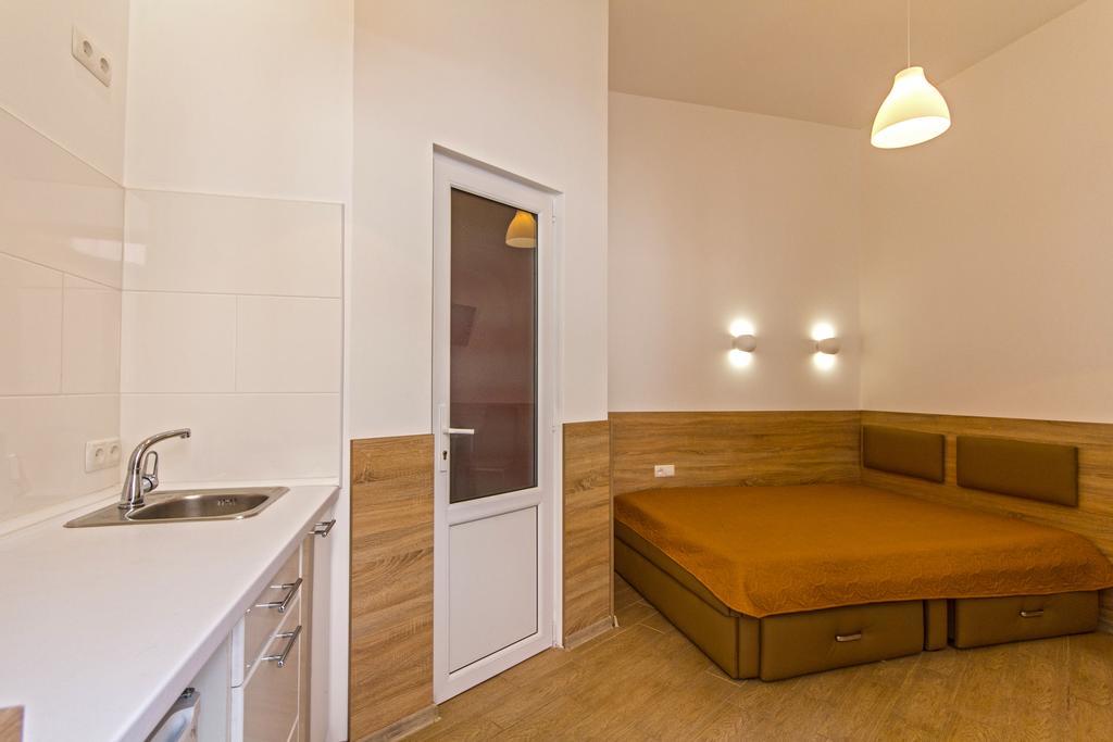 Mini Smart Apartments On Shpytalna 13- Economy Apartment Leopoli Esterno foto