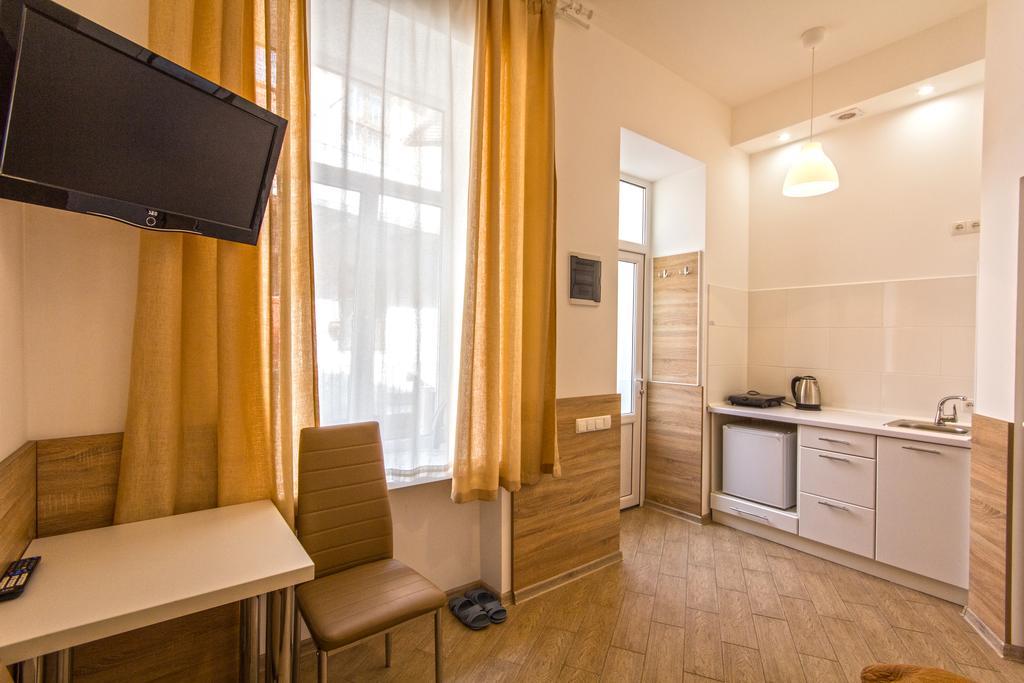 Mini Smart Apartments On Shpytalna 13- Economy Apartment Leopoli Esterno foto